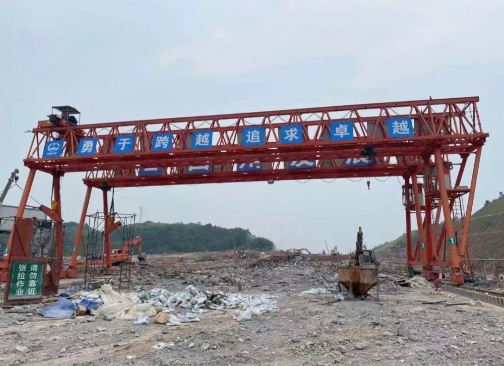 提梁機、路橋門機、MG型桁架門式起重機廠家、價格